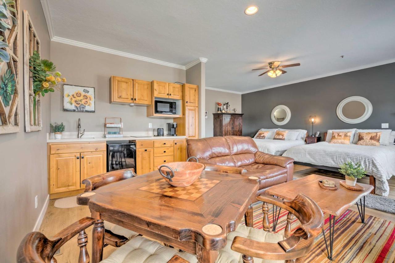 Large, Cozy Midway Studio With Mountain Views! Exterior foto